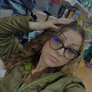 Meet your Posher, Genevieve